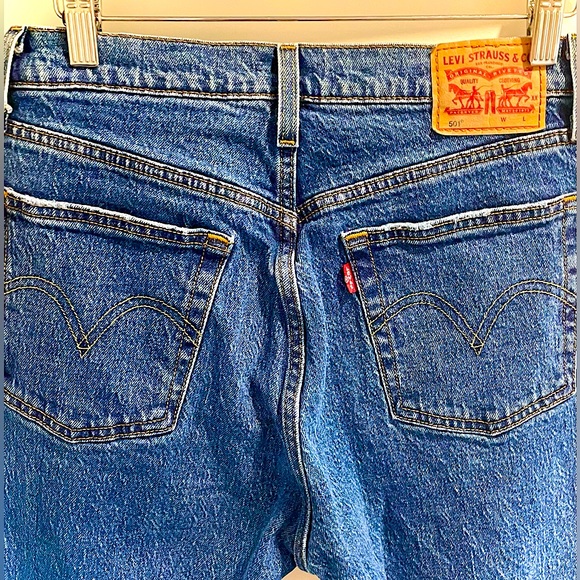 NWOT Levi’s 501 Original Fit Ladies Size 27 Jeans - Medium Blue Wash - Picture 4 of 5